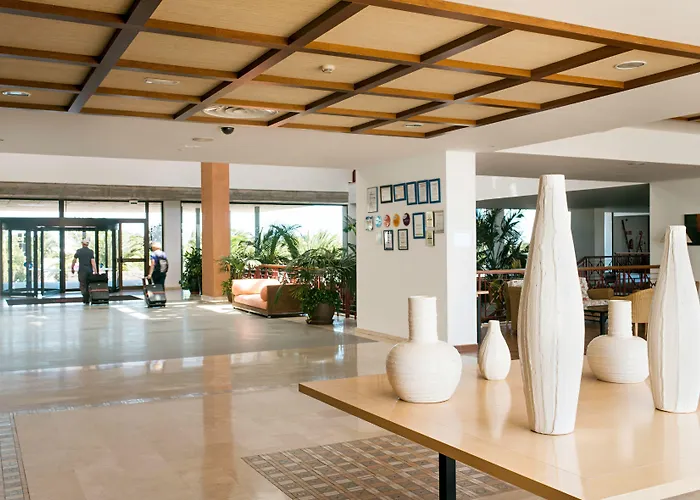 Costa Calero Thalasso & מלון